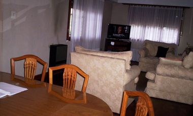 Chalet con oficina y depto independiente