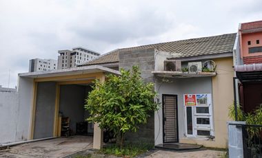 DI JUAL CEPAT RUMAH CLUSTER 2 LANTAI POSISI DI HOOK LOKASI DI TENGAH KOTA
