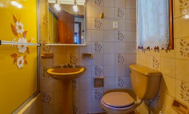 Venta  casa con 4 dormitorios garage y 2 locales