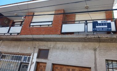 Venta  casa con 4 dormitorios garage y 2 locales