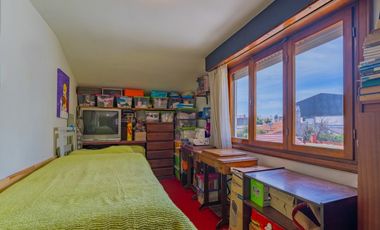 Venta  casa con 4 dormitorios garage y 2 locales