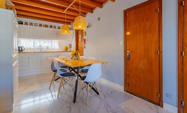 Venta  casa con 4 dormitorios garage y 2 locales
