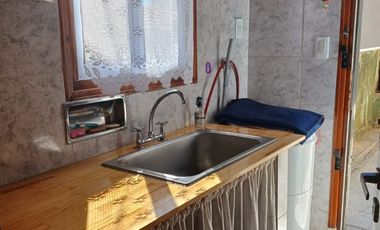 Venta  casa con 4 dormitorios garage y 2 locales
