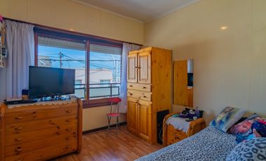 Venta  casa con 4 dormitorios garage y 2 locales