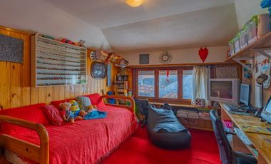 Venta  casa con 4 dormitorios garage y 2 locales