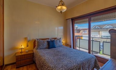 Venta  casa con 4 dormitorios garage y 2 locales