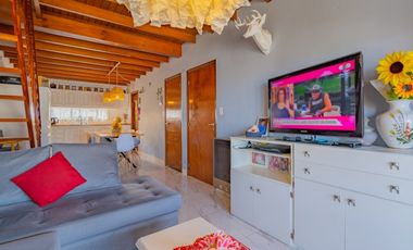 Venta  casa con 4 dormitorios garage y 2 locales