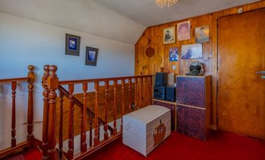 Venta  casa con 4 dormitorios garage y 2 locales