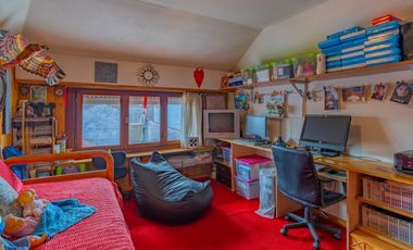 Venta  casa con 4 dormitorios garage y 2 locales