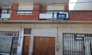 Venta  casa con 4 dormitorios garage y 2 locales