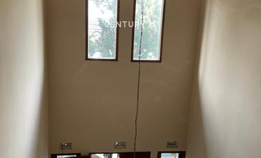 Rumah 2 Lantai Siap Huni Dekat Bypass Summarecon Derwati