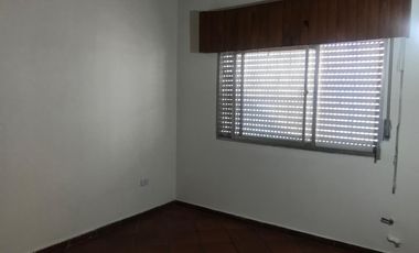 ALQUILER - PH 3 AMBIENTES CON PATIO - VILLA  MADERO - SIN EXPENSAS
