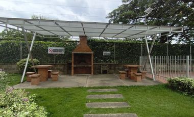 apartamento en arriendo en prados del este. Cod A19387