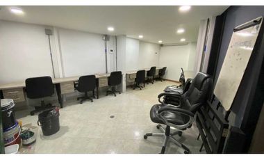 Excelente oficina cerca a viva laureles