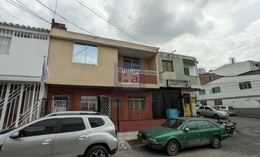 COD. 5372 - SE ARRIENDA APARTAMENTO - BARRIO:  SANTA ANA