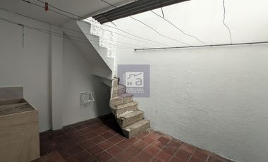 COD. 5372 - SE ARRIENDA APARTAMENTO - BARRIO:  SANTA ANA