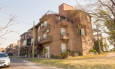 VENTA DEPARTAMENTO FRENTE AL RIO 3 DORMITORIOS