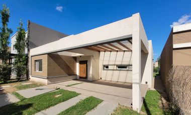 Casa en  tierra de sueños 2 roldan