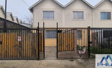 Casa En Venta C/ Estacionamiento En Centro De Lampa