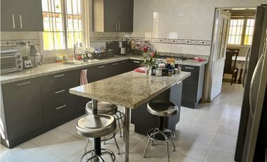 SE VENDE HERMOSA Y AMPLIA CASA EN RAINFOREST VILLAS $470,000