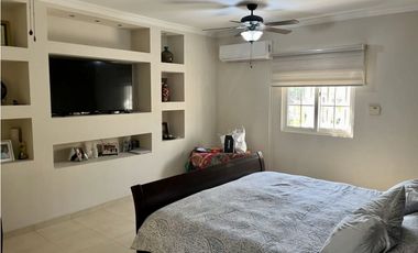 SE VENDE HERMOSA Y AMPLIA CASA EN RAINFOREST VILLAS $470,000
