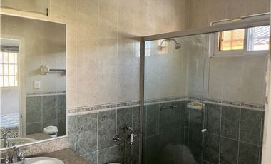 SE VENDE HERMOSA Y AMPLIA CASA EN RAINFOREST VILLAS $470,000