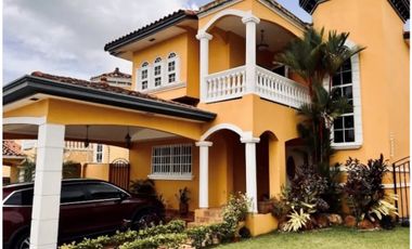 SE VENDE HERMOSA Y AMPLIA CASA EN RAINFOREST VILLAS $470,000