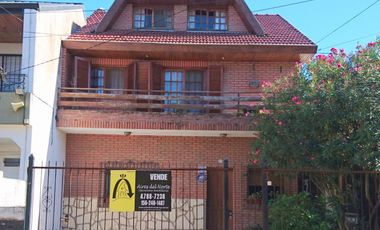 Hermoso Chalet de 6 + Amb con Depto de 3 Amb en El Fondo. con Coch Para 2 Autos