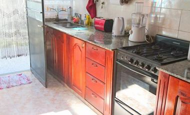 Hermoso Chalet de 6 + Amb con Depto de 3 Amb en El Fondo. con Coch Para 2 Autos