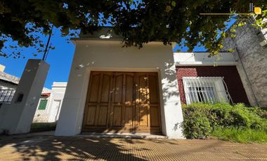 Casa s/ lote propio 8,66 x 34 m2 en Villa Parque San Lorenzo