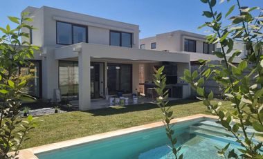 Casa nueva en Piedra Roja, en condominio con seguridad