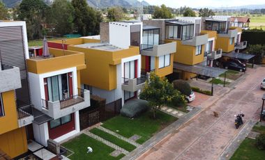 casa en venta en cota. Cod V32