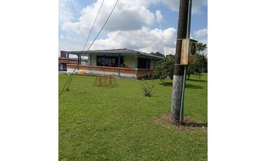 Se vende hermosa casa campestre via armenia