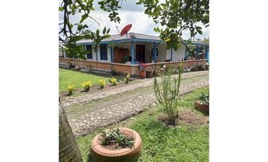 Se vende hermosa casa campestre via armenia