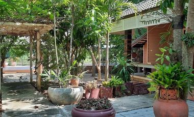 BEAUTIFUL 5 RAI WITH 5 HOUSES AND FRUIT GARDENS JUST 10 KM FROM DOWNTOWN KANCHANABURI!!!