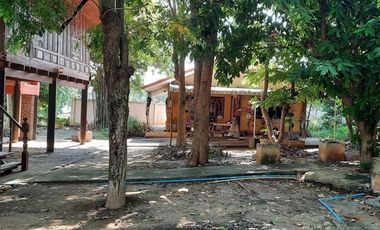 BEAUTIFUL 5 RAI WITH 5 HOUSES AND FRUIT GARDENS JUST 10 KM FROM DOWNTOWN KANCHANABURI!!!
