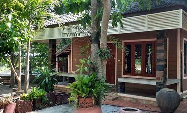 BEAUTIFUL 5 RAI WITH 5 HOUSES AND FRUIT GARDENS JUST 10 KM FROM DOWNTOWN KANCHANABURI!!!