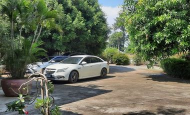 BEAUTIFUL 5 RAI WITH 5 HOUSES AND FRUIT GARDENS JUST 10 KM FROM DOWNTOWN KANCHANABURI!!!