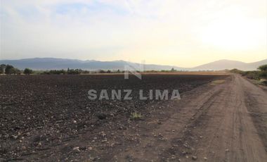 COMONFORT: MAGNIFICO TERRENO, USO INDUSTRIAL, RESIDENCIAL O AGRÍCOLA.