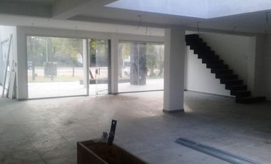 Pinamar | Locales a estrenar sobre Avda. Bunge (Pleno centro)