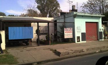 Casa  a la Venta con local