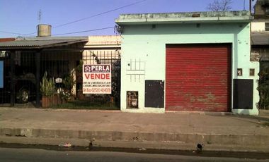 Casa  a la Venta con local