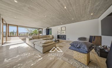 Casa Remodelada en Venta en La Dehesa / Los Trapenses