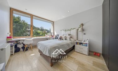 Casa Remodelada en Venta en La Dehesa / Los Trapenses