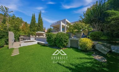 Casa Remodelada en Venta en La Dehesa / Los Trapenses