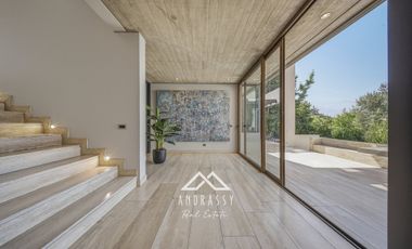 Casa Remodelada en Venta en La Dehesa / Los Trapenses
