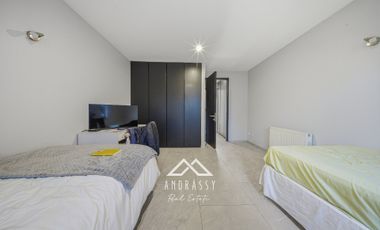 Casa Remodelada en Venta en La Dehesa / Los Trapenses