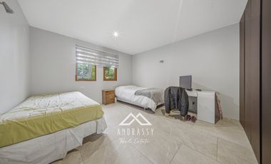 Casa Remodelada en Venta en La Dehesa / Los Trapenses