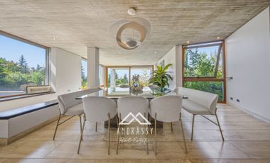 Casa Remodelada en Venta en La Dehesa / Los Trapenses