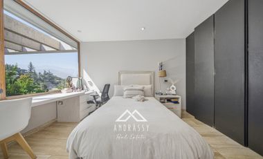 Casa Remodelada en Venta en La Dehesa / Los Trapenses